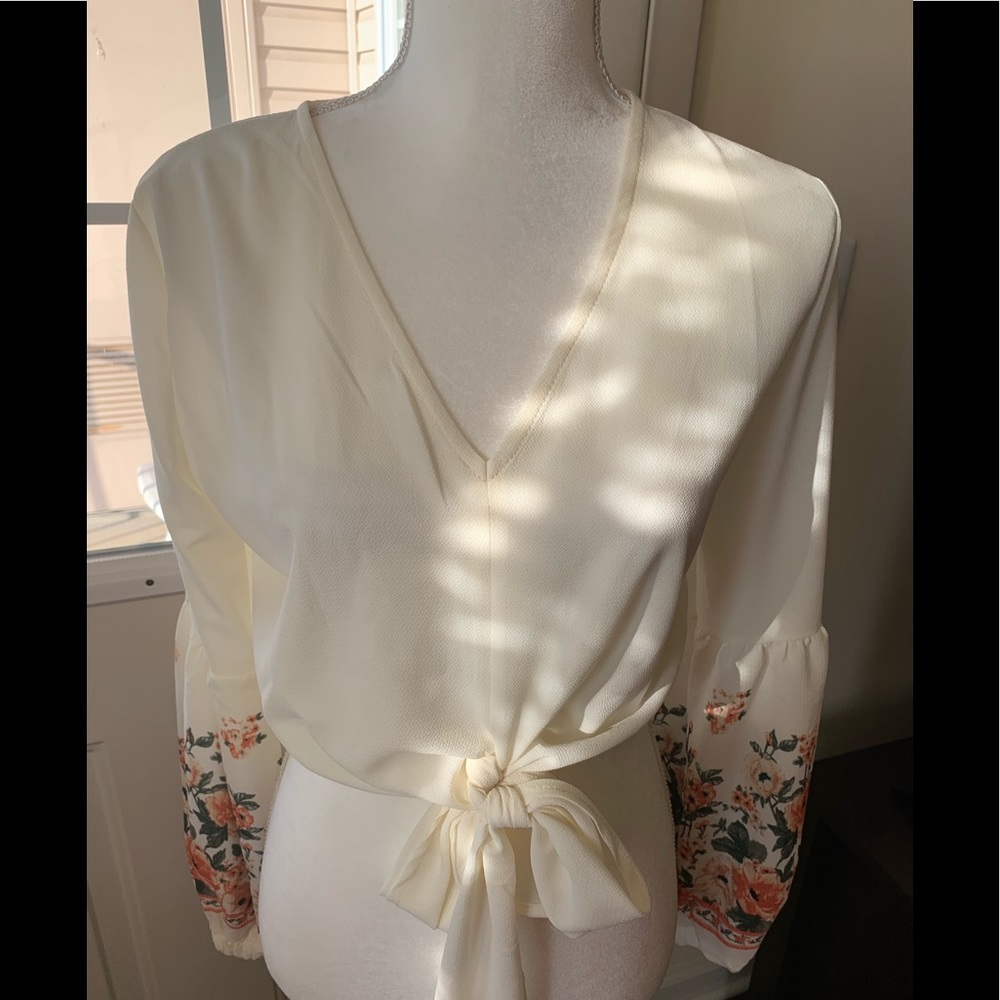 SOLD SOLD SOLD: Long sleeve Hand tie crop top - Picture 6 of 8